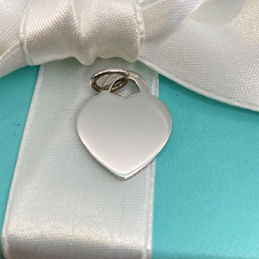 Tiffany and Company small heart charm AG925 silver engrave - Picture 2 of 3